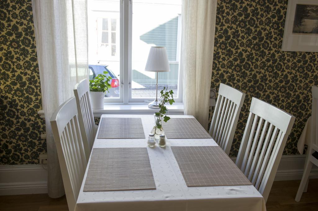 Lilla Hotellet I Nora Buitenkant foto