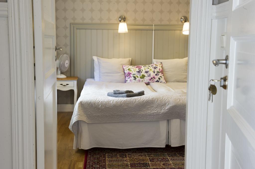 Lilla Hotellet I Nora Buitenkant foto